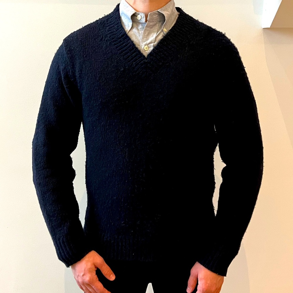 Men’s Bonobos slim fit v-neck merino wool sweater in size S